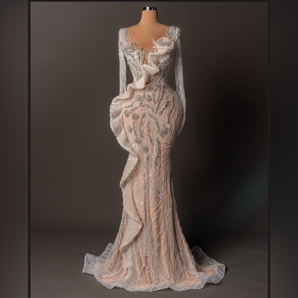 Exquisite Cream Lace Bridal Dress